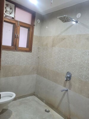 Room in 3 BHK Builder Floor at DLF City Phase IV, Dlf Phase iv – for Rent