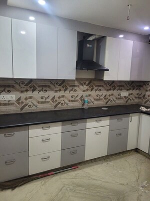 Kitchen in 3 BHK Builder Floor at DLF City Phase IV, Dlf Phase iv – for Rent
