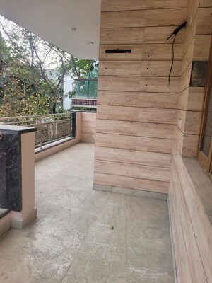 Balcony in 3 BHK Builder Floor at DLF City Phase IV, Dlf Phase iv – for Rent