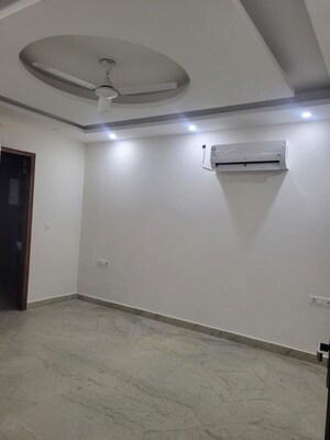Room in 3 BHK Builder Floor at DLF City Phase IV, Dlf Phase iv – for Rent