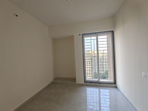 Room in 2 BHK Apartment at Mahavir Kalpavruksha, Ghodbunder Road – for Rent