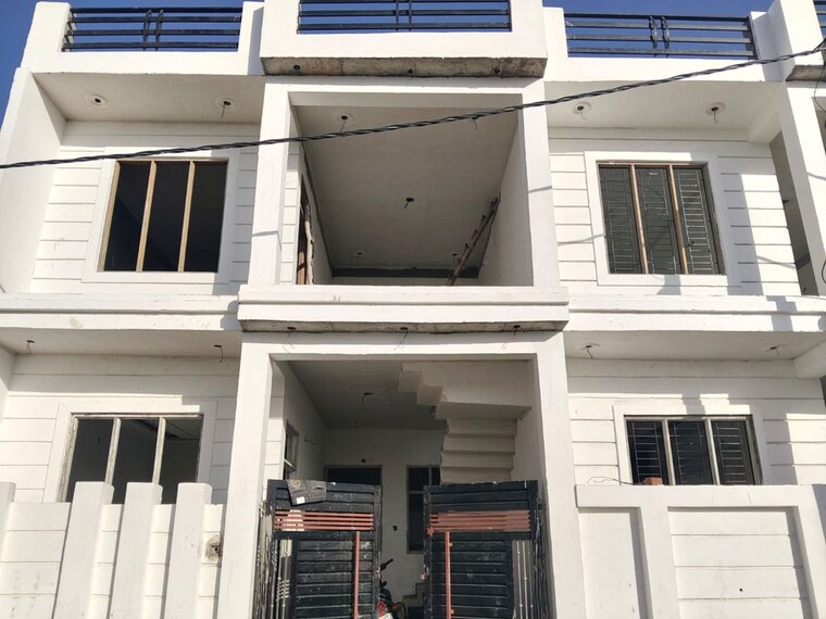 Exterior View, gomti nagar 3 Bedroom 1000 Sq.Ft. Independent House In Gomti Nagar Lucknow 10460067