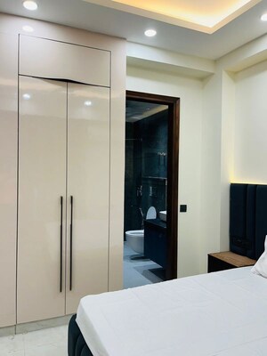 Living Room in 2 BHK Builder Floor at Royal Homez, Sector 43 – for Rent