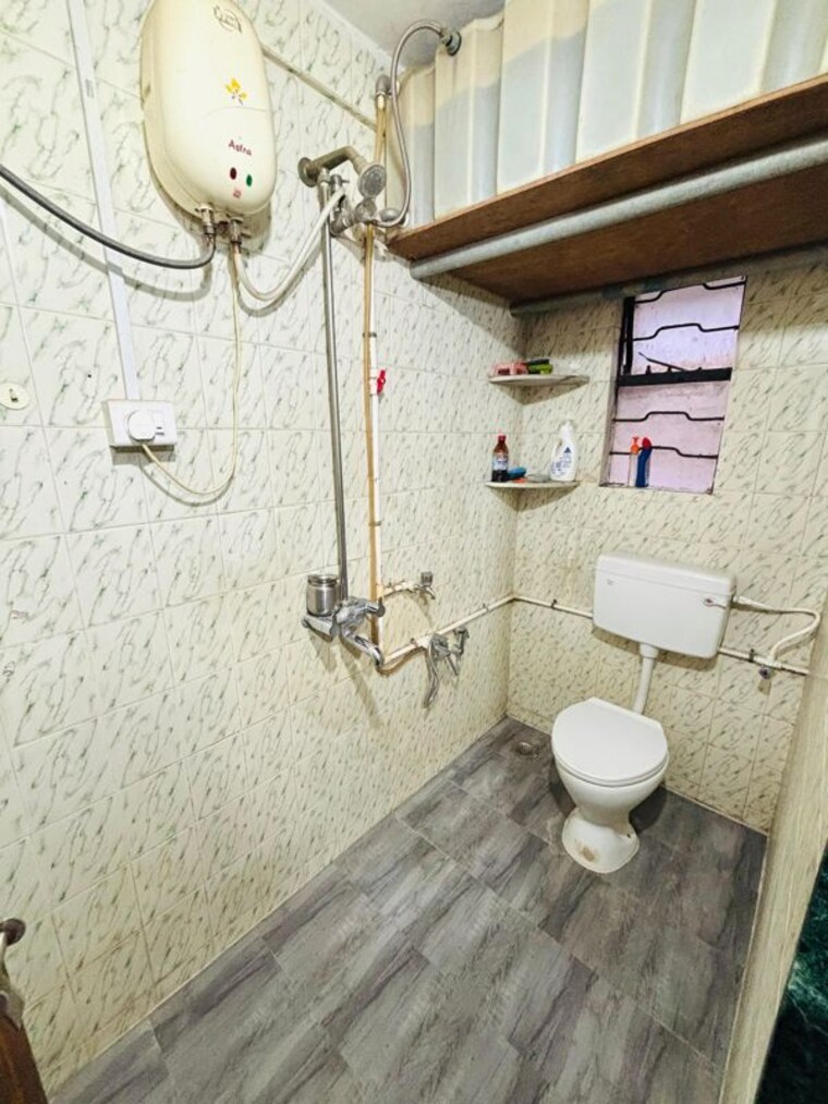 Bathroom, alkapuri society 1 Bedroom 600 Sq.Ft. Apartment In Alkapuri Society Pune 10460069