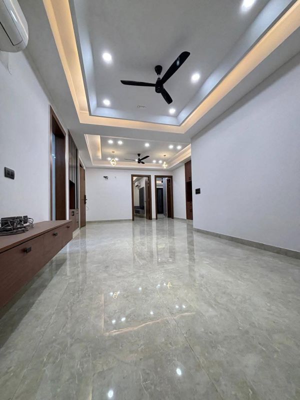 3 BHK + Servant Room 3000 Sq.Ft. Builder Floor in Gupta Awas