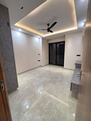 Room in 3 BHK Builder Floor at Gupta Awas, Sector 43 – for Rent