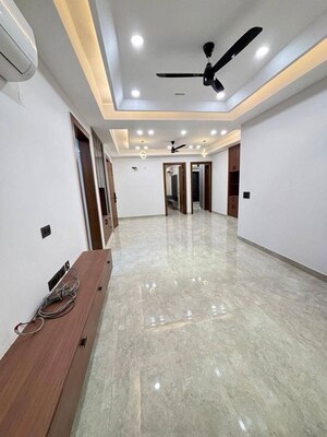 Room in 3 BHK Builder Floor at Gupta Awas, Sector 43 – for Rent