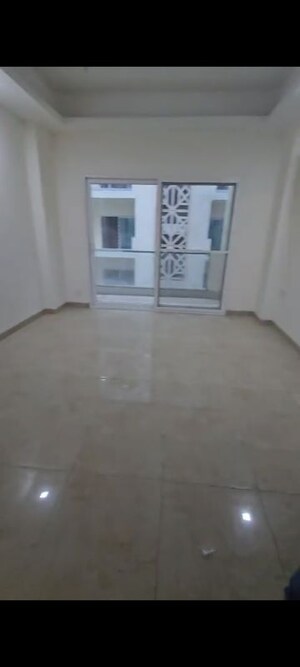 Room in 4 BHK Apartment at Uchdpl Veridia Oakwood Enclave, Wave City – for Rent