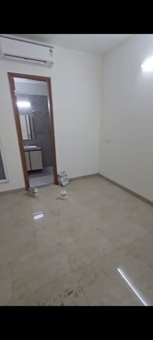 Room in 4 BHK Apartment at Uchdpl Veridia Oakwood Enclave, Wave City – for Rent