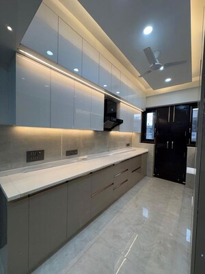 Kitchen in 4 BHK Builder Floor at DLF City Phase IV, Dlf Phase iv – for Rent