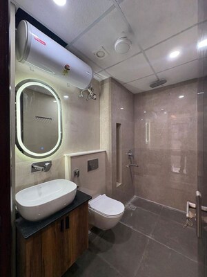 Bathroom in 4 BHK Builder Floor at DLF City Phase IV, Dlf Phase iv – for Rent