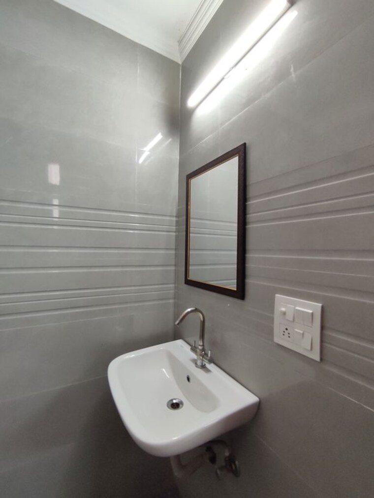Bathroom, sector 46 2 Bedroom 1200 Sq.Ft. Builder Floor In Sector 46 Gurgaon 10460124