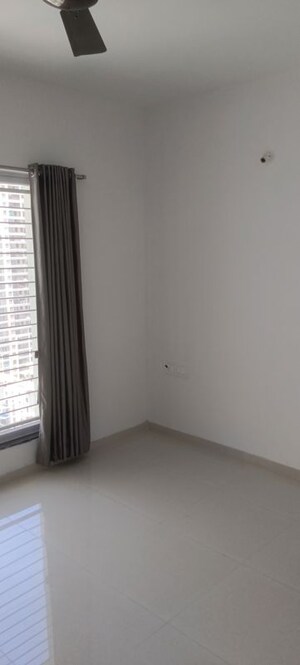 Room in 2.5 BHK Apartment at Goel Ganga Altus, Kharadi – for Sale