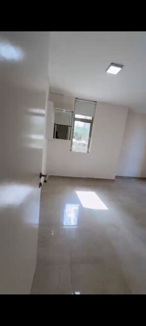 Room in 3 BHK Apartment at Hiranandani Estate Rodas Enclave, Ghodbunder Road – for Rent