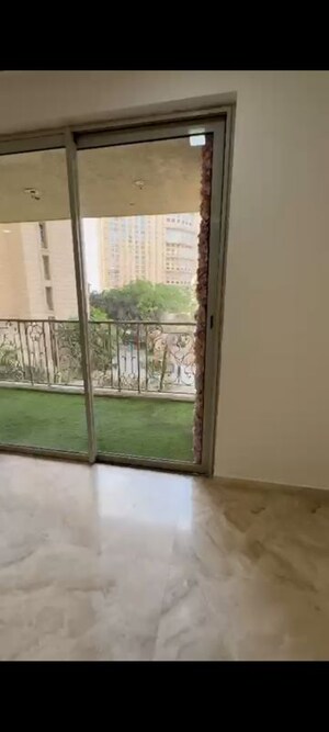 Room in 3 BHK Apartment at Hiranandani Estate Rodas Enclave, Ghodbunder Road – for Rent