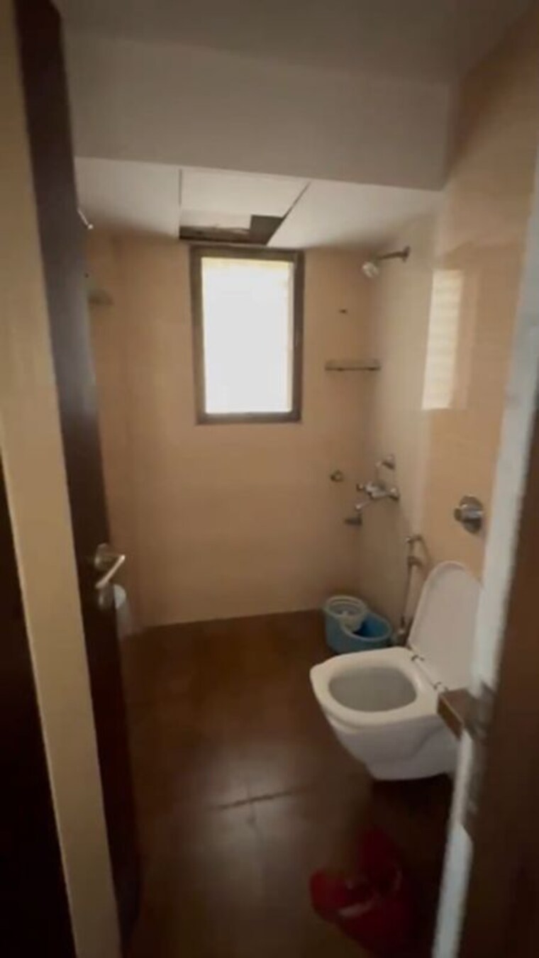 Bathroom, swami-tower 3 Bedroom 1200 Sq.Ft. Apartment In Chembur Mumbai 10460173