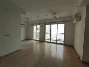 Room in 3 BHK Apartment at Hero Homes Gurgaon, Sector 104 – for Rent