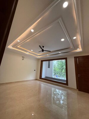 Room in 4 BHK Builder Floor at Mewala Maharajpur – for Sale