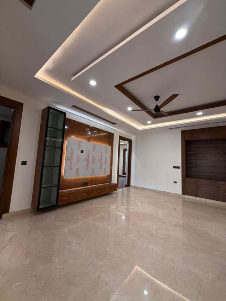 Room, mewala maharajpur 4 Bedroom 510 Sq.Yd. Builder Floor In Mewala Maharajpur Faridabad 10460200