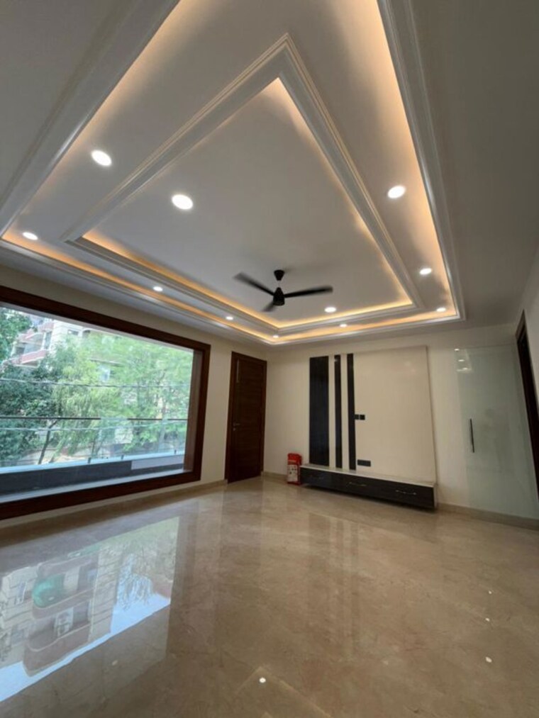 Room, mewala maharajpur 4 Bedroom 510 Sq.Yd. Builder Floor In Mewala Maharajpur Faridabad 10460200