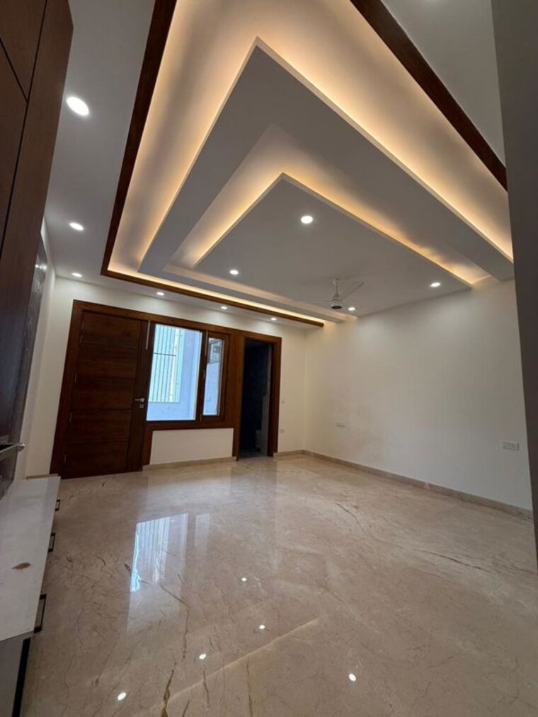 Room, mewala maharajpur 4 Bedroom 510 Sq.Yd. Builder Floor In Mewala Maharajpur Faridabad 10460200