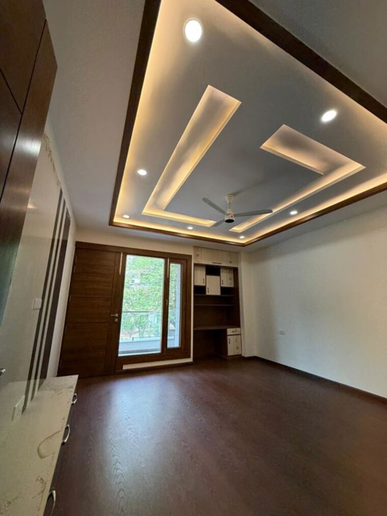 Room, mewala maharajpur 4 Bedroom 510 Sq.Yd. Builder Floor In Mewala Maharajpur Faridabad 10460200