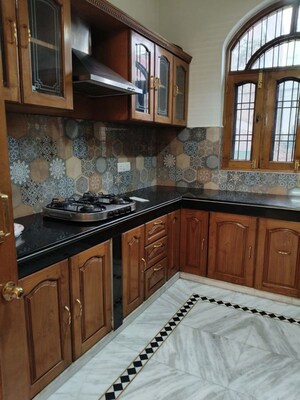 Kitchen in 3 BHK Builder Floor at DLF City Gurgaon, Sector 27 – for Rent