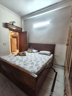 Bedroom in 3 BHK Builder Floor at DLF City Gurgaon, Sector 27 – for Rent