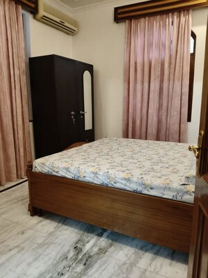 Bedroom in 3 BHK Builder Floor at DLF City Gurgaon, Sector 27 – for Rent
