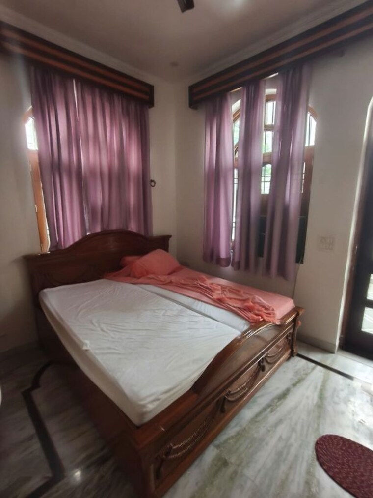 Bedroom, dlf-city-gurgaon 3 Bedroom 263 Sq.Ft. Builder Floor In Sector 27 Gurgaon 10460217