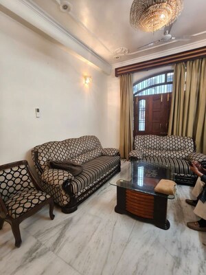 Living Room in 3 BHK Builder Floor at DLF City Gurgaon, Sector 27 – for Rent