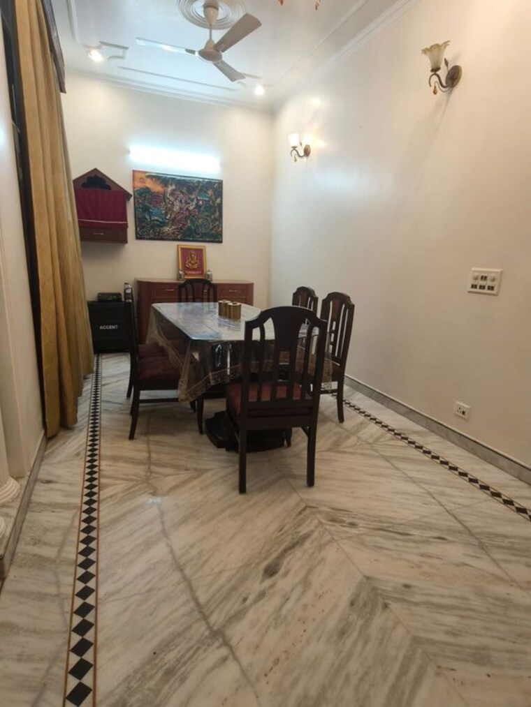  Parking, dlf-city-gurgaon 3 Bedroom 263 Sq.Ft. Builder Floor In Sector 27 Gurgaon 10460217