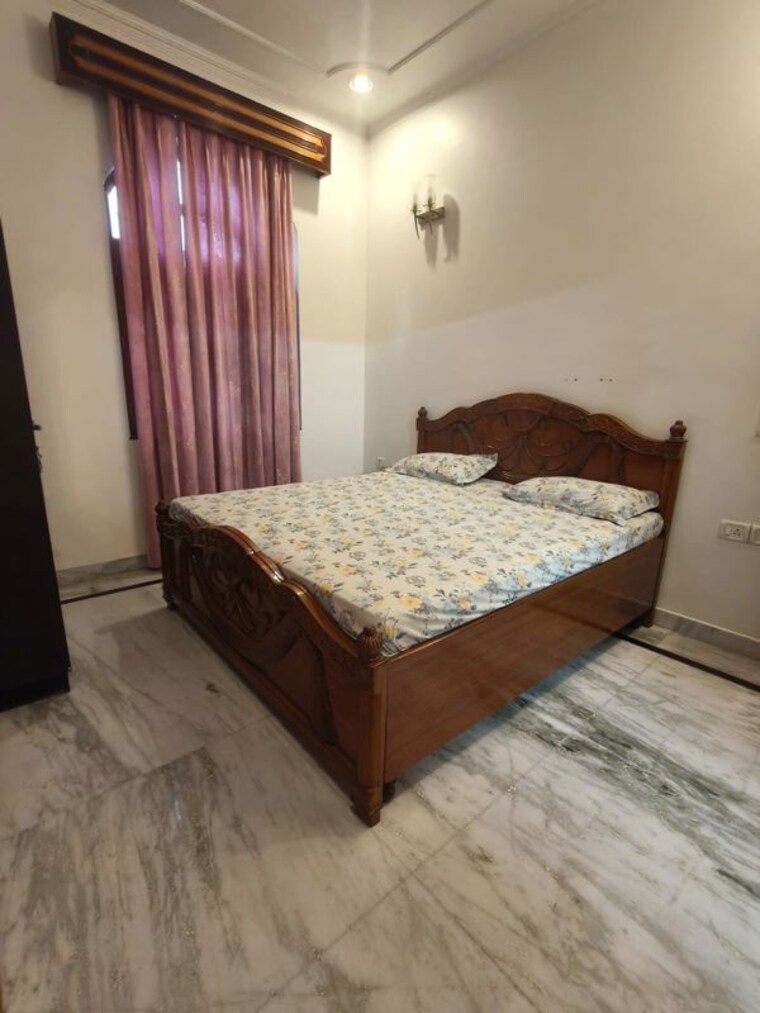 Bedroom, dlf-city-gurgaon 3 Bedroom 263 Sq.Ft. Builder Floor In Sector 27 Gurgaon 10460217