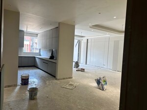 Room in 4 BHK Builder Floor at Ansal Florence Classic, South City 1 – for Sale