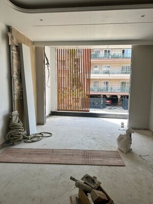 Living Room in 4 BHK Builder Floor at Ansal Florence Classic, South City 1 – for Sale