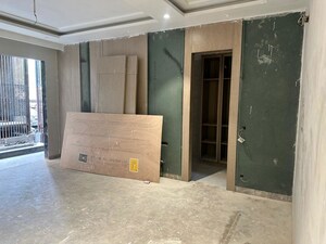Room in 4 BHK Builder Floor at Ansal Florence Classic, South City 1 – for Sale