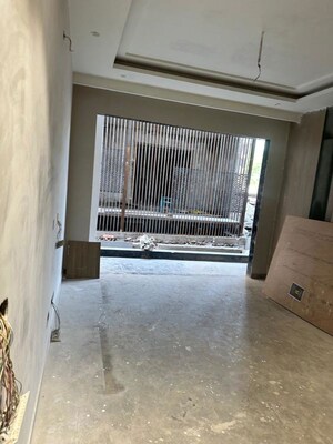 Room in 4 BHK Builder Floor at Ansal Florence Classic, South City 1 – for Sale