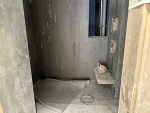 Attached Bathroom in 4 BHK Builder Floor at Ansal Florence Classic, South City 1 – for Sale