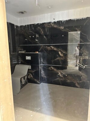 Attached Bathroom in 4 BHK Builder Floor at Ansal Florence Classic, South City 1 – for Sale