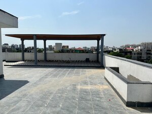 Parking in 4 BHK Builder Floor at Ansal Florence Classic, South City 1 – for Sale