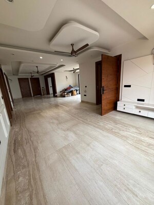 Room in 4 BHK Builder Floor at Sector 21c – for Sale
