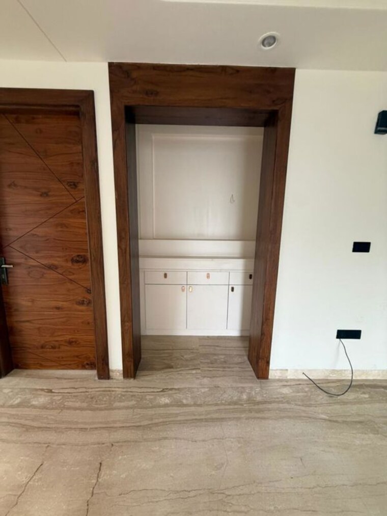 Room, sector 21c 4 Bedroom 350 Sq.Yd. Builder Floor In Sector 21c Faridabad 10460243