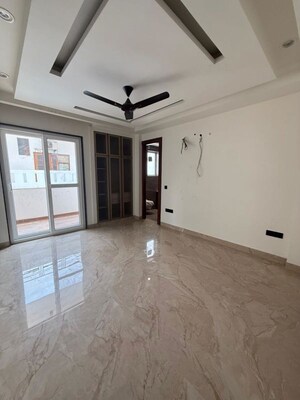 Room in 4 BHK Builder Floor at Sector 21c – for Sale