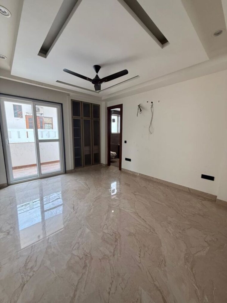 Room, sector 21c 4 Bedroom 350 Sq.Yd. Builder Floor In Sector 21c Faridabad 10460243