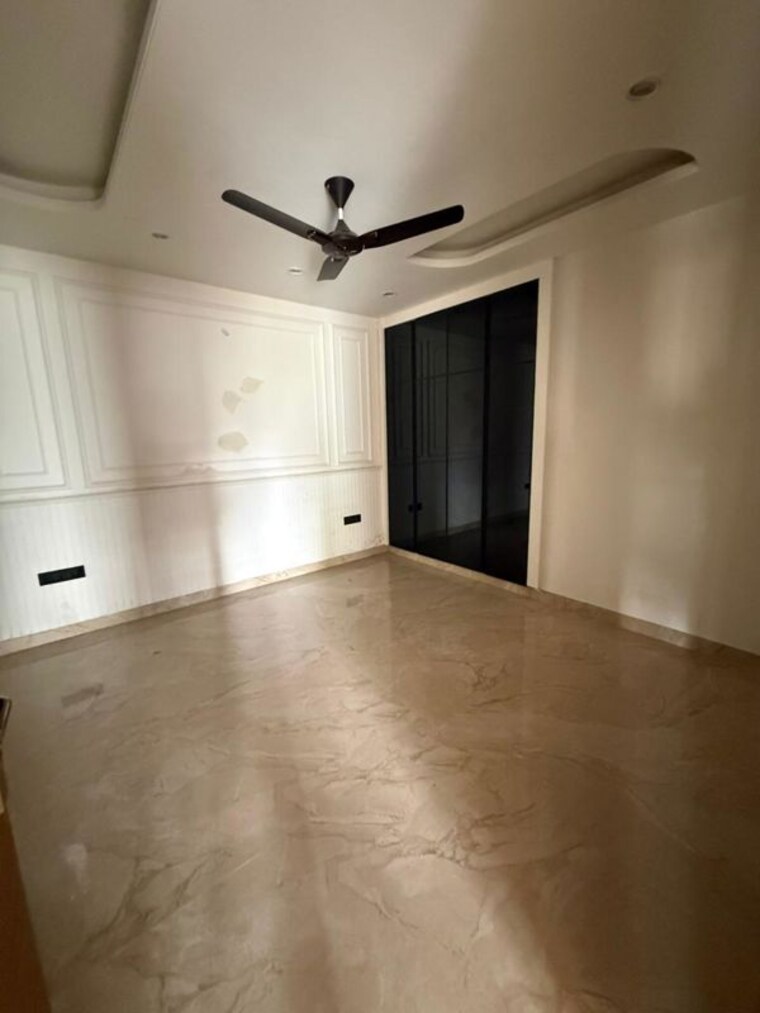 Room, sector 21c 4 Bedroom 350 Sq.Yd. Builder Floor In Sector 21c Faridabad 10460243