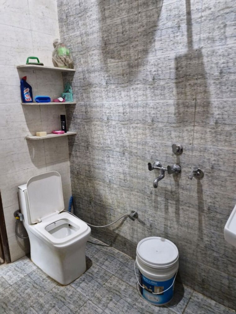 Bathroom, kharar road 4 Bedroom 100 Sq.Yd. Independent House In Kharar Road Mohali 10460253