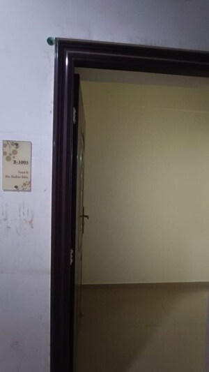 Room in 2 BHK Apartment at Raj Heramba Venkatesh Imperia, Tathawade – for Rent