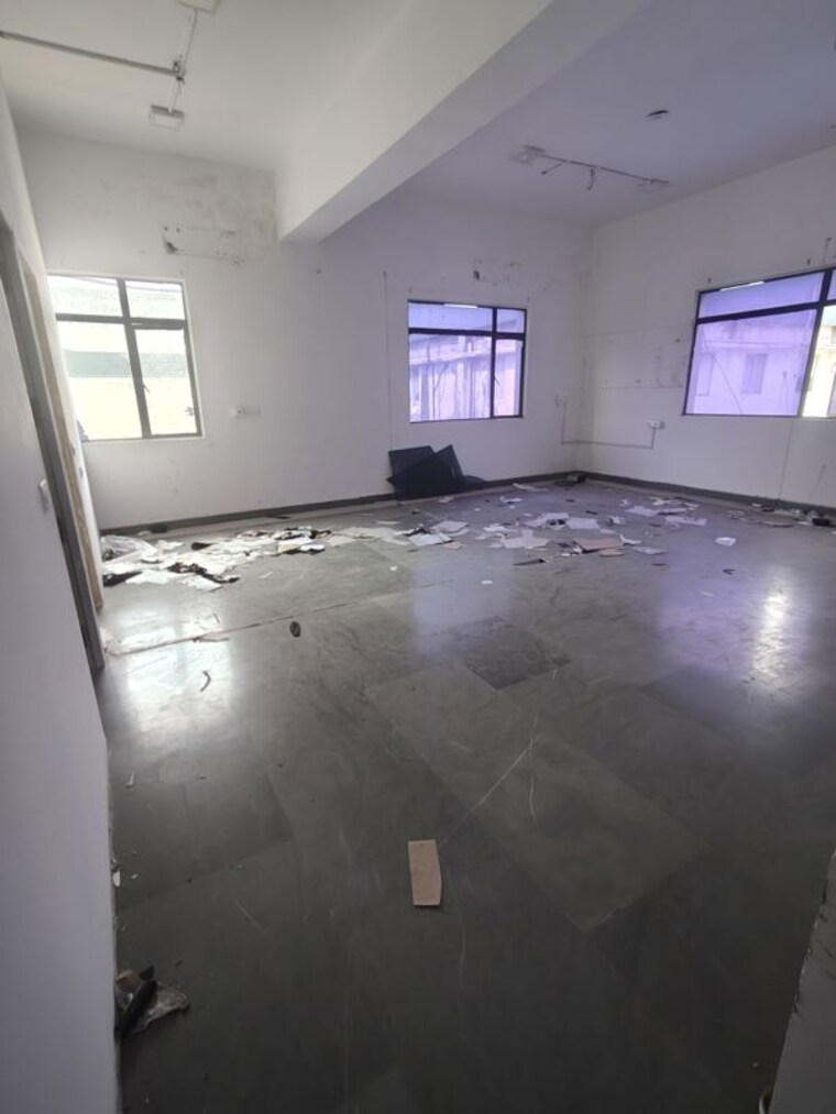 Room, sector 63 Commercial Warehouse 5000 Sq.Ft. In Sector 63 Noida 10460305