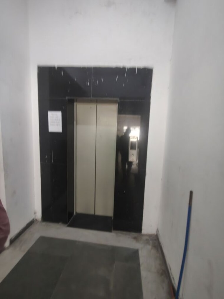 undefined, sector 63 Commercial Warehouse 5000 Sq.Ft. In Sector 63 Noida 10460305