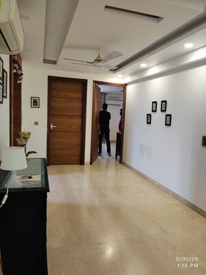 Room in 3 BHK Builder Floor at South City 1 – for Rent